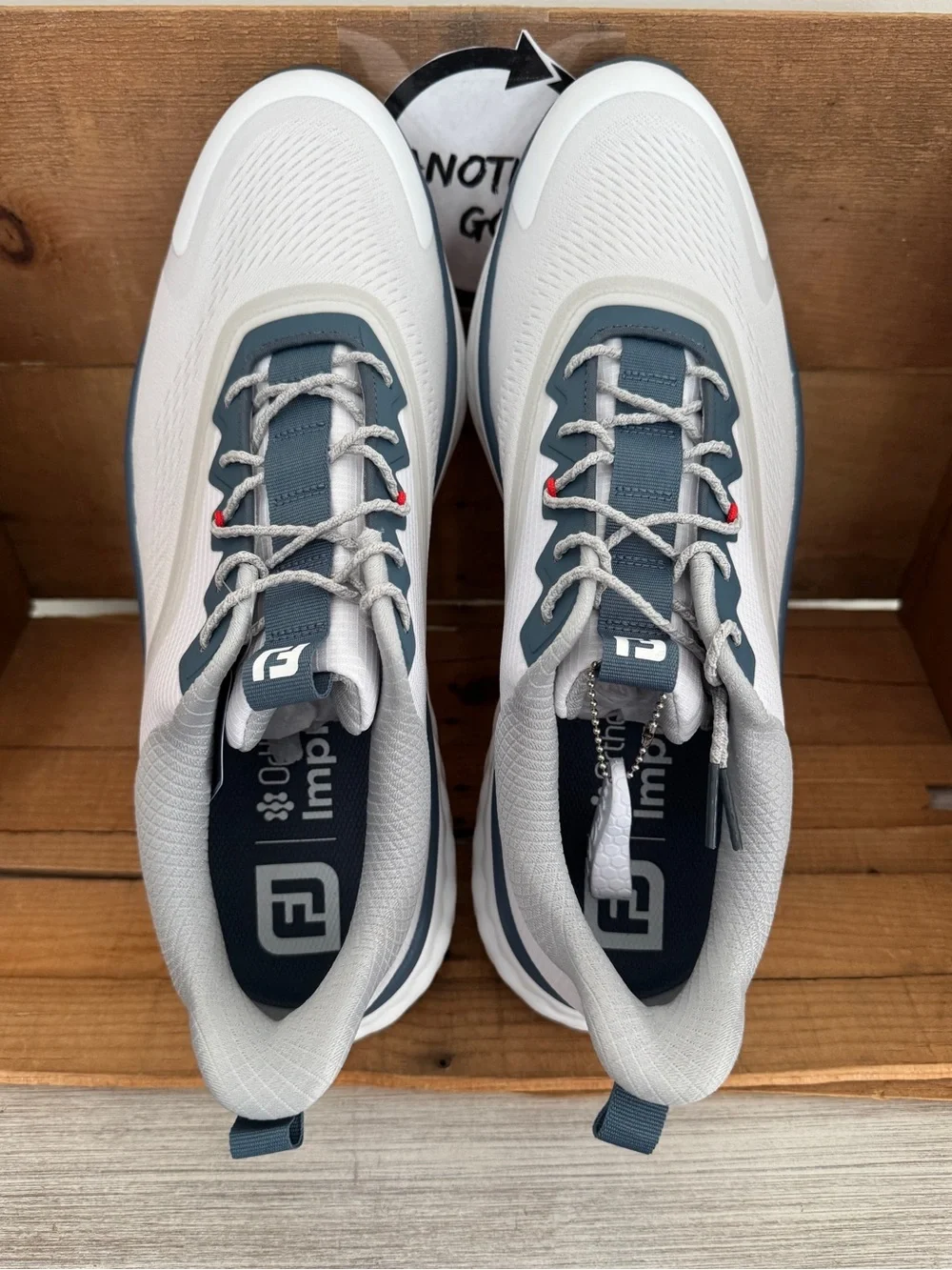 *Sold* Men’s Footjoy Quantum Spikeless Waterproof Golf Shoes Size 13 White Blue